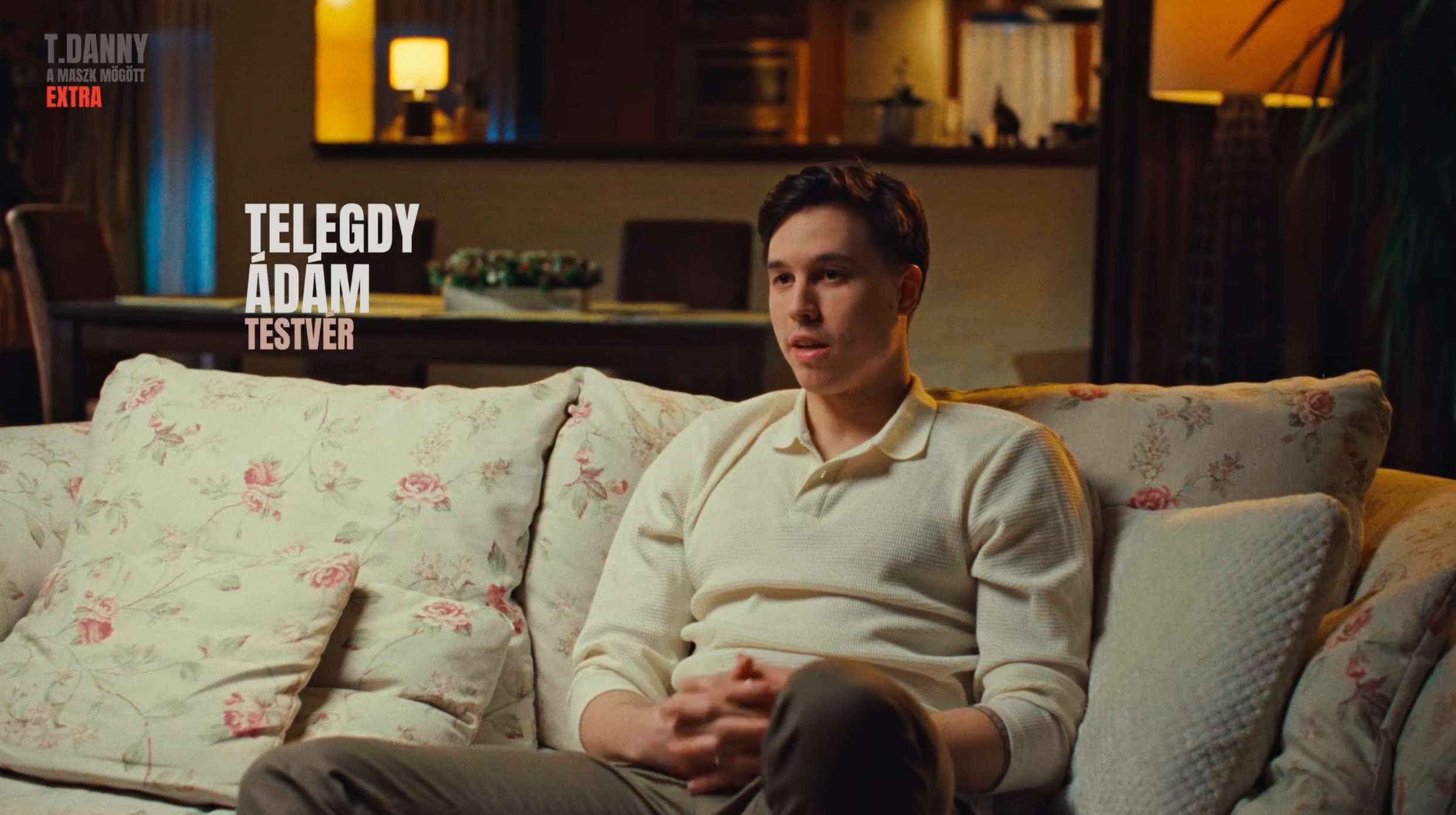 A maszk mögött EXTRA - Gyerekkor